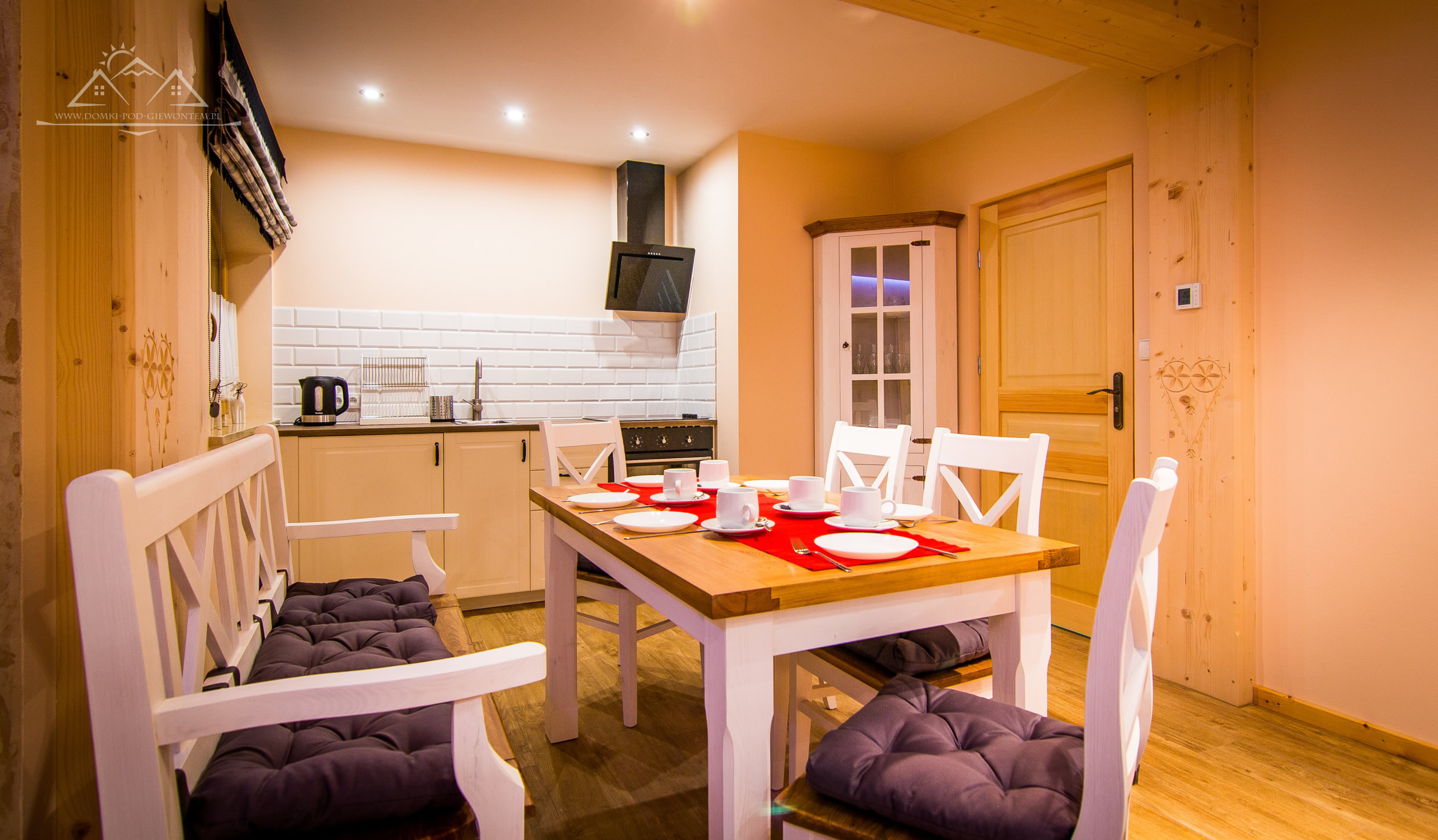 apartament do wynajęcia zakopane - Duża, przestronna kuchnia z jadalnią
