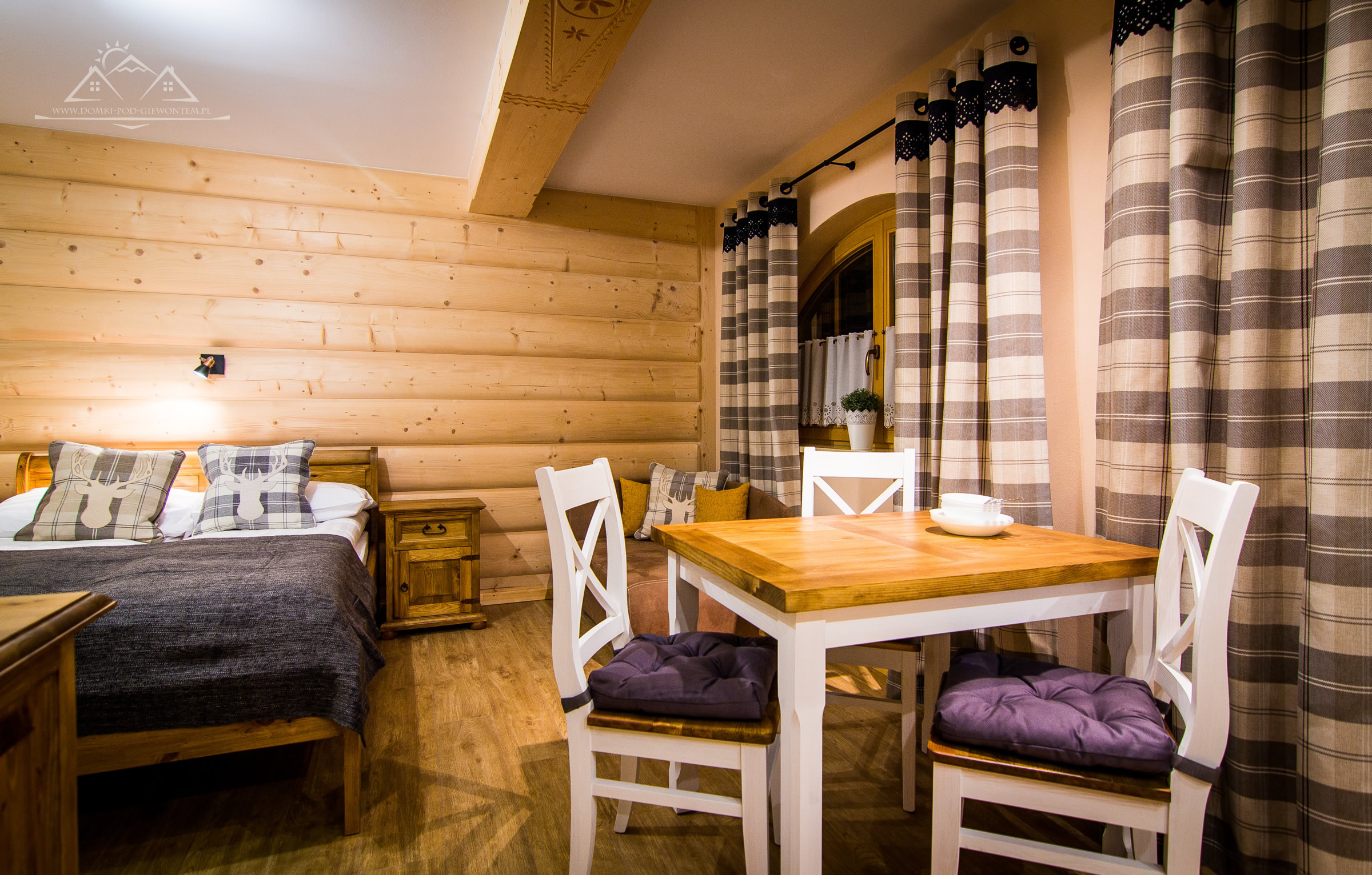 apartament do wynajęcia zakopane - Na stole stoi filiżanka kawy
